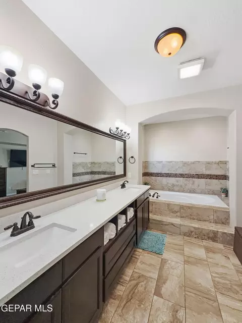 Bath - 1024 Maximo St, El Paso, TX 79932 photo 1 of 8