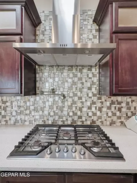 Kitchen - 1024 Maximo St, El Paso, TX 79932 photo 4 of 7