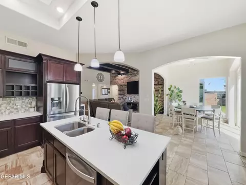 Kitchen - 1024 Maximo St, El Paso, TX 79932 photo 5 of 7