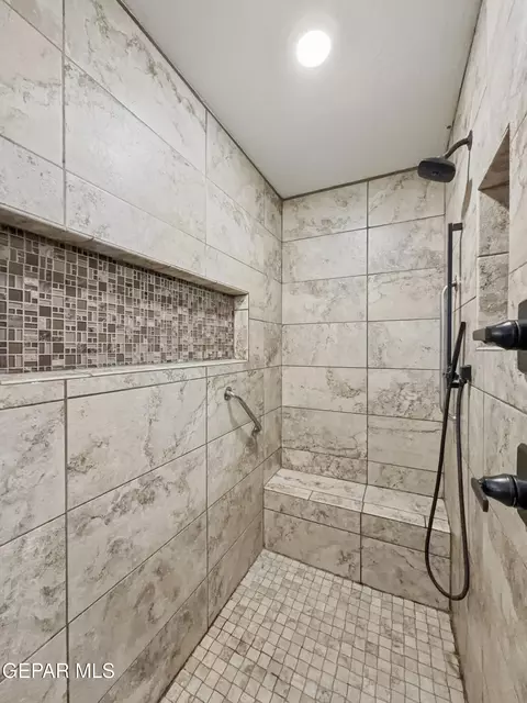 Bath - 1024 Maximo St, El Paso, TX 79932 photo 2 of 8