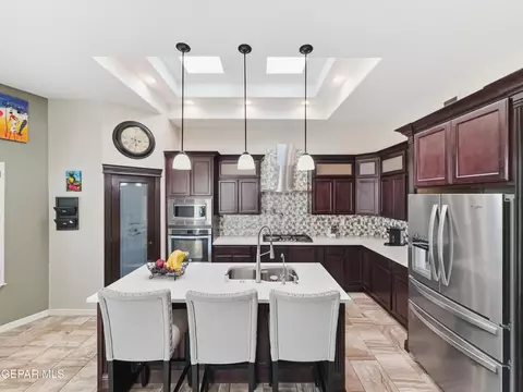Kitchen - 1024 Maximo St, El Paso, TX 79932 photo 1 of 7