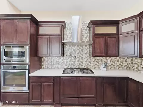 Kitchen - 1024 Maximo St, El Paso, TX 79932 photo 6 of 7