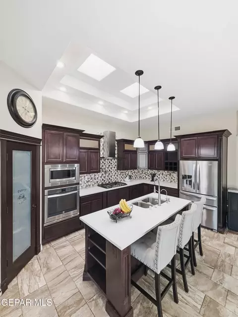 Kitchen - 1024 Maximo St, El Paso, TX 79932 photo 2 of 7