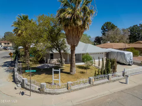 140 Torrey Pines Dr, Santa Teresa, NM 88008