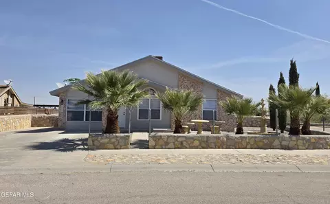 297 Barrel Cactus Dr, Horizon City, TX 79928