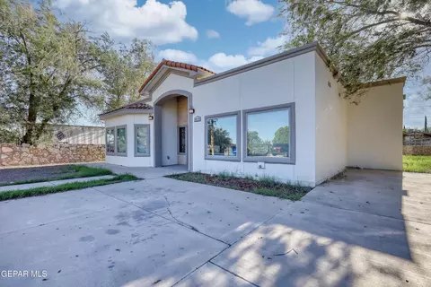 10728 Regina Dr, Socorro, TX 79927