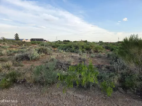 5174 Desert Willow Dr, El Paso, TX 79938