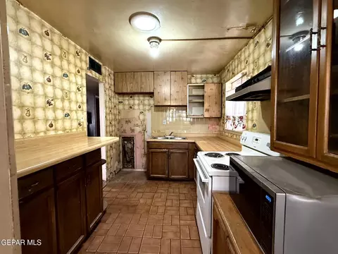 Kitchen - 228 Mango Rd, El Paso, TX 79915 photo 2 of 3