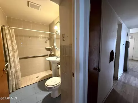 Bath - 228 Mango Rd, El Paso, TX 79915 photo 1 of 4