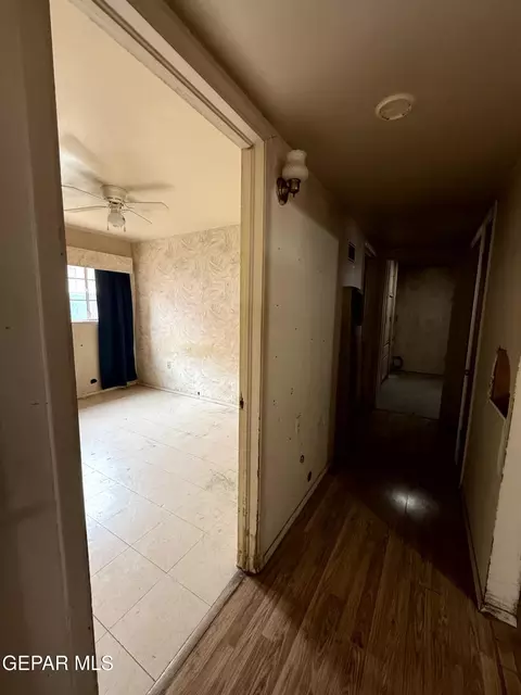 Entry Way - 228 Mango Rd, El Paso, TX 79915 photo 2 of 6