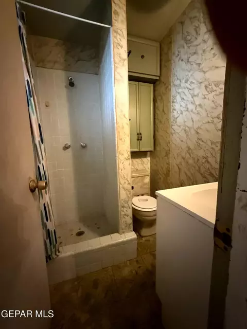 Bath - 228 Mango Rd, El Paso, TX 79915 photo 3 of 4