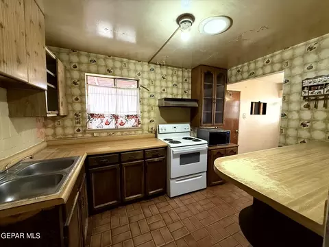 Kitchen - 228 Mango Rd, El Paso, TX 79915 photo 3 of 3