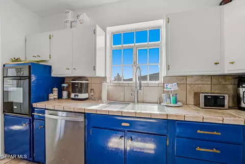 Kitchen - 700 E Baltimore Dr, El Paso, TX 79902 photo 6 of 6