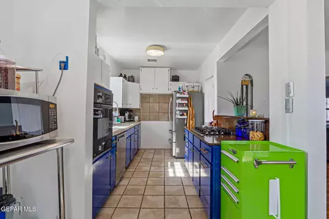 Kitchen - 700 E Baltimore Dr, El Paso, TX 79902 photo 2 of 6