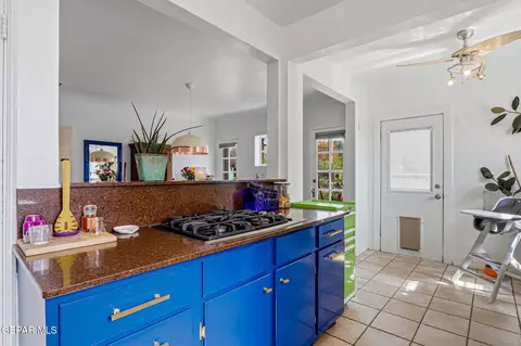Kitchen - 700 E Baltimore Dr, El Paso, TX 79902 photo 4 of 6