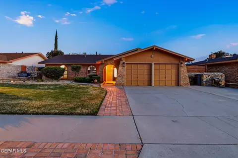 11226 Red Hawk Ln, El Paso, TX 79936