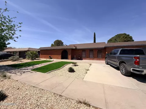 3709 Roslyn Dr, Horizon City, TX 79928