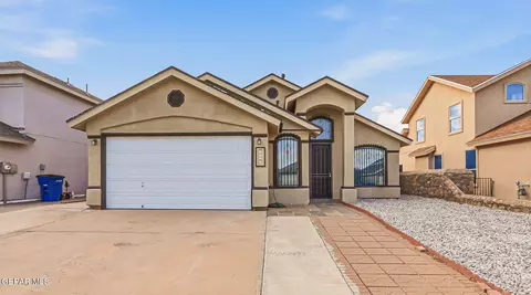 5457 Santiago Roque Dr, El Paso, TX 79934