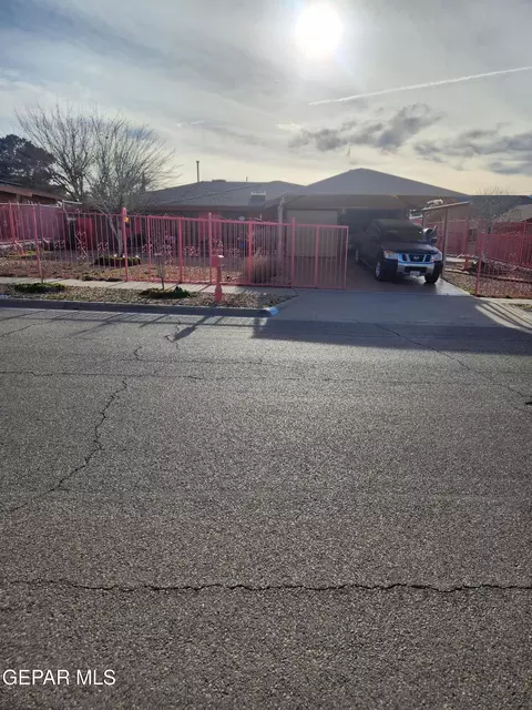 1431 Lost Pines Ln, El Paso, TX 79936