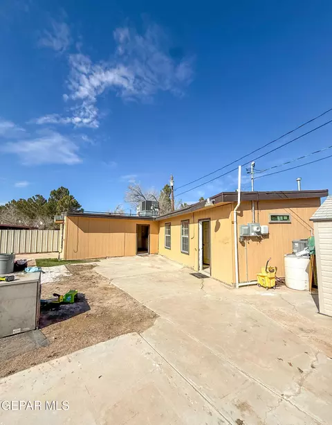 10745 Mirisa Trl, Socorro, TX 79927