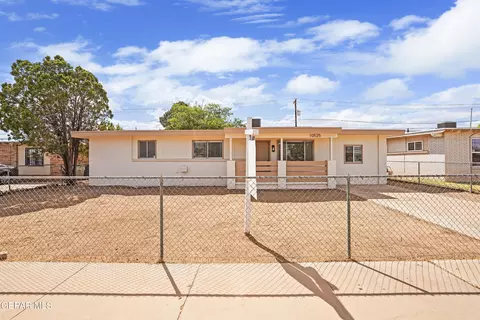 10525 Kendall St, El Paso, TX 79924