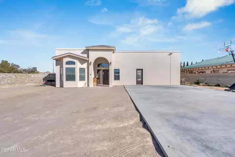3790 Las Casitas Dr, El Paso, TX 79938