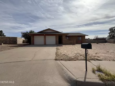 2608 Lake Michigan Dr, El Paso, TX 79936