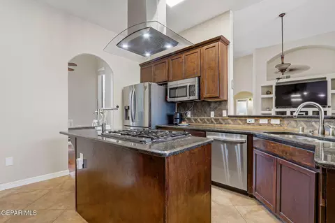 Kitchen - 617 Wallace Rd, Anthony, NM 88021 photo 4 of 4