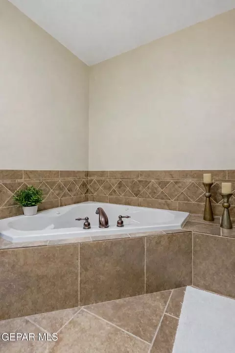 Bath - 617 Wallace Rd, Anthony, NM 88021 photo 2 of 6