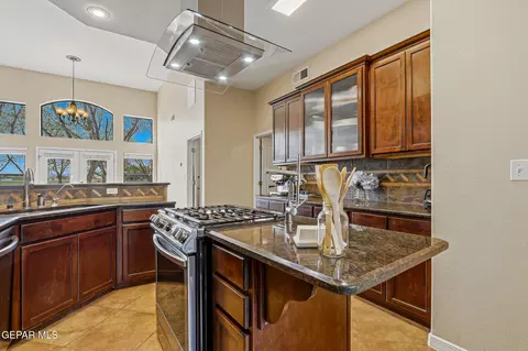 Kitchen - 617 Wallace Rd, Anthony, NM 88021 photo 2 of 4