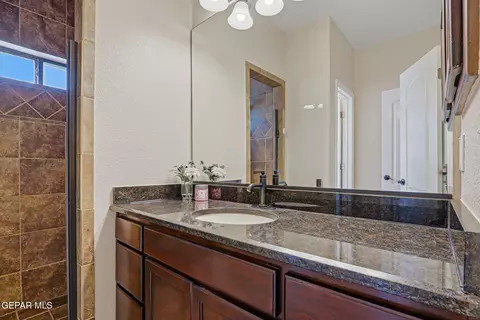 Bath - 617 Wallace Rd, Anthony, NM 88021 photo 4 of 6