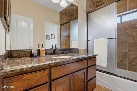Bath - 617 Wallace Rd, Anthony, NM 88021 photo 6 of 6