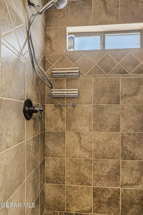 Bath - 617 Wallace Rd, Anthony, NM 88021 photo 5 of 6