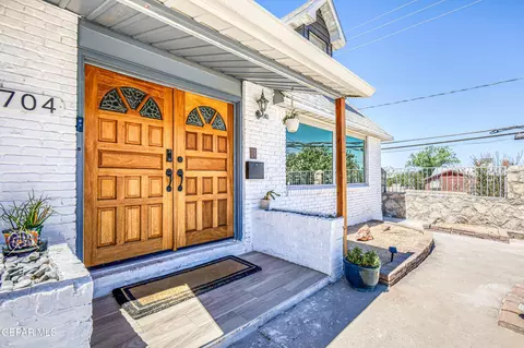 704 Mckelligon Dr, El Paso, TX 79902