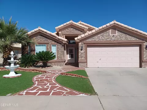 2113 Sun Country Dr, El Paso, TX 79938