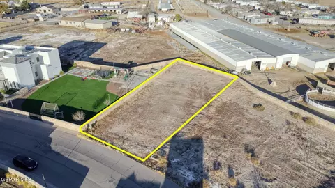 2020 Boy Scout Ln, Sunland Park, NM 88063