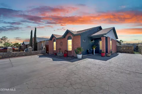 10300 Valle Suave Dr, Socorro, TX 79927