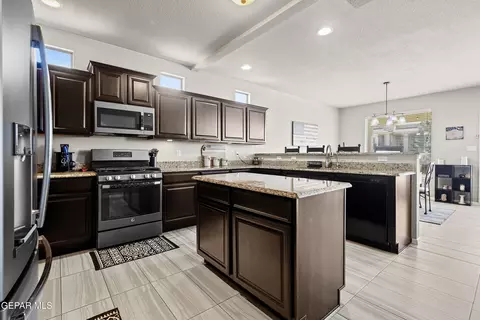 Kitchen - 11344 E Ranch Ct, El Paso, TX 79934 photo 2 of 3