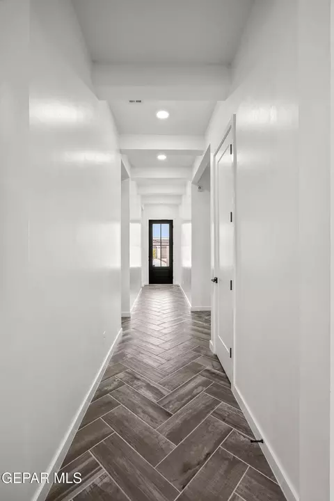 600 Bluegruff St, Horizon City, TX 79928