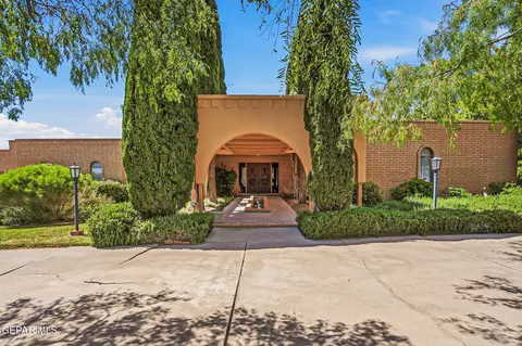 905 Singing Hills Dr, El Paso, TX 79912