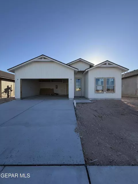 3885 Perspective St, El Paso, TX 79938