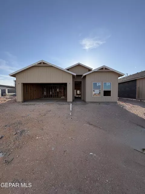 3885 Perspective St, El Paso, TX 79938