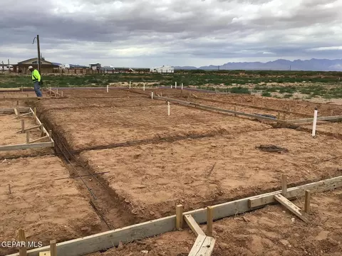 1341 Thar Desert Dr, Chaparral, NM 88081