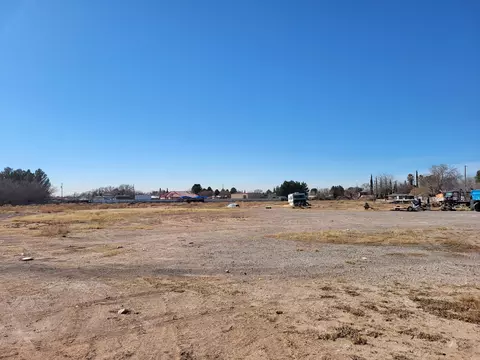 10730 Regina Dr, Socorro, TX 79927