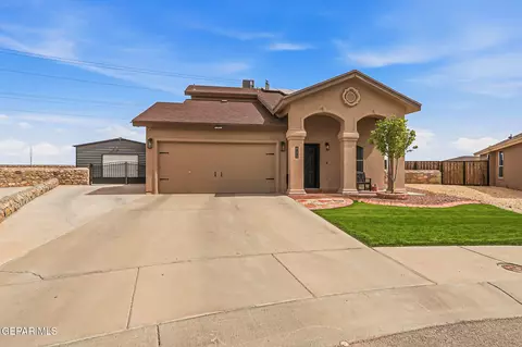 825 Desert Moon Dr, Horizon City, TX 79928