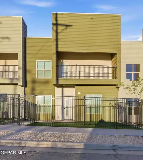 201 Desert Pass St #8, El Paso, TX 79912