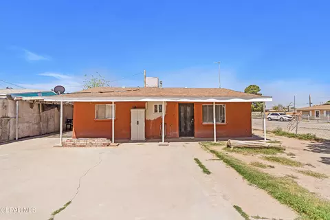 880 Delhi Dr, Socorro, TX 79927