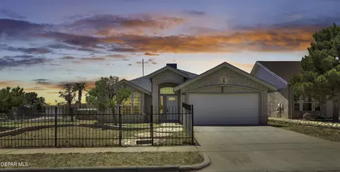 10855 Golden Sands Dr, El Paso, TX 79924