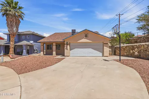 1329 Thunder Bolt Ct, El Paso, TX 79936