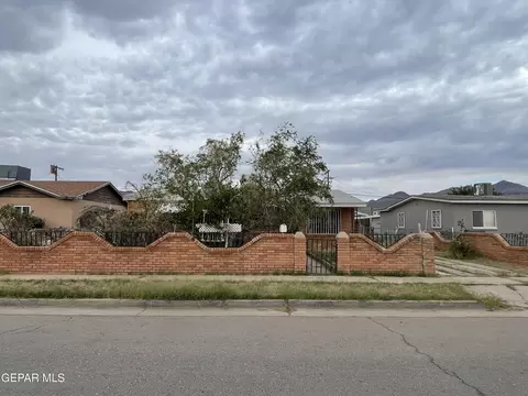 8401 Mount Whitney Dr, El Paso, TX 79904